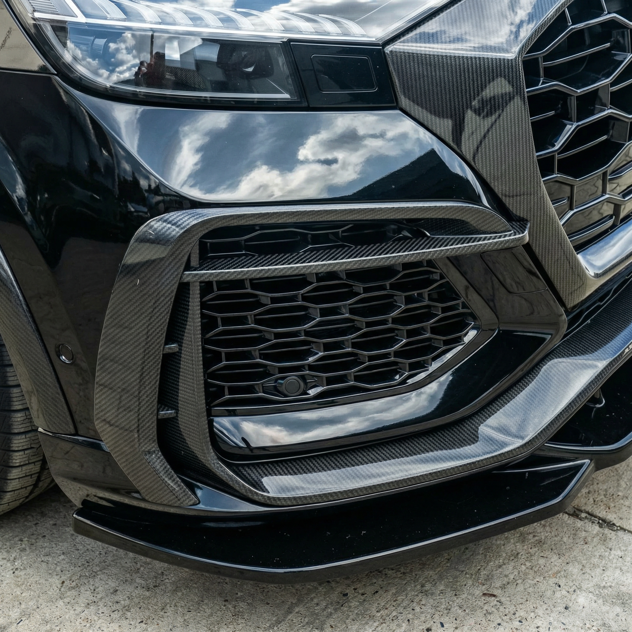 LISTWY/LOTKI ŚWIATEŁ PRZECIWMGIELNYCH CARBON AUDI RSQ8 - Image 4