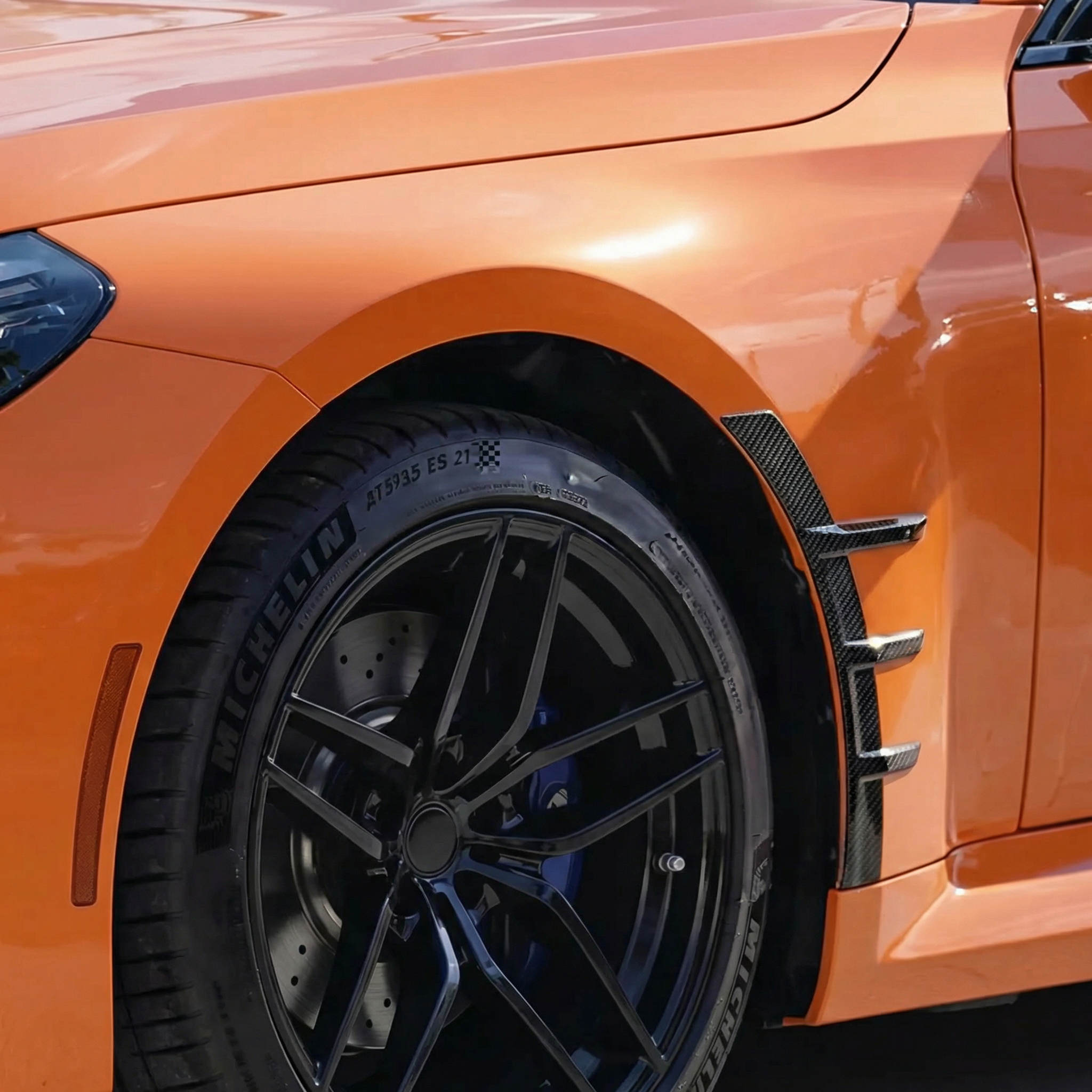 DOKŁADKI/LOTKI BŁOTNIKÓW PRZEDNICH CARBON BMW G87 M2 - Image 4